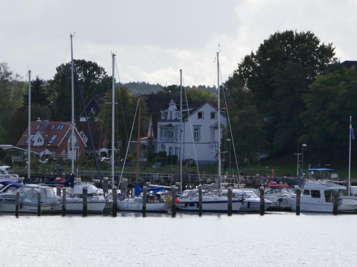 Wohnen Am Seglerhafen Mit Traveblick Im Kontorhaus Viele Extras Lägenhet Lübeck Exteriör bild